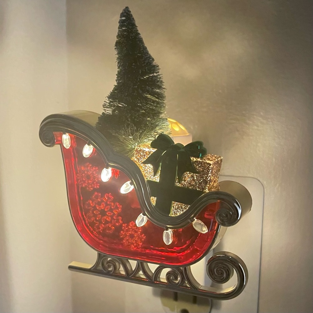Bath and Body Works wall flower plug with light Christmas Santa’s sleigh